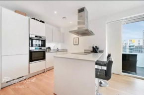 Cosy stay near O2